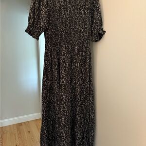 Black and White A-line Maxi Dress with Puff Sleeves